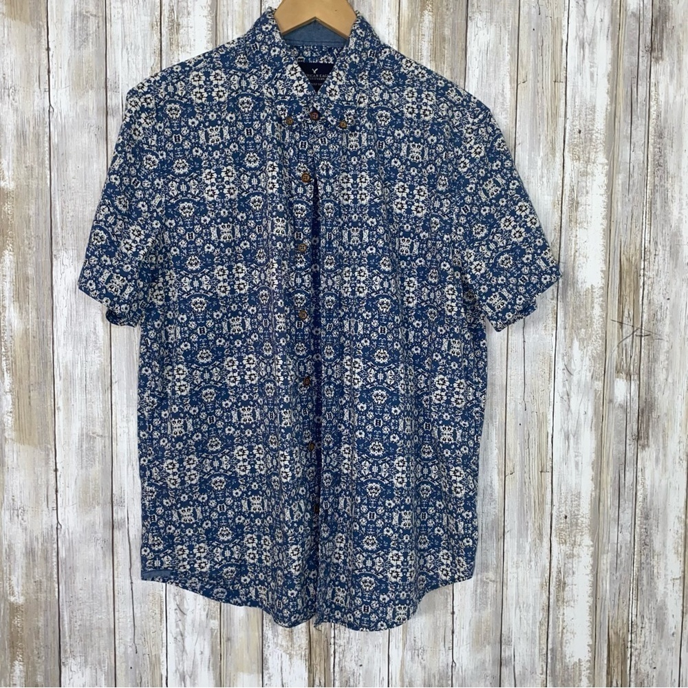 American Eagle Blue Floral Button Down
